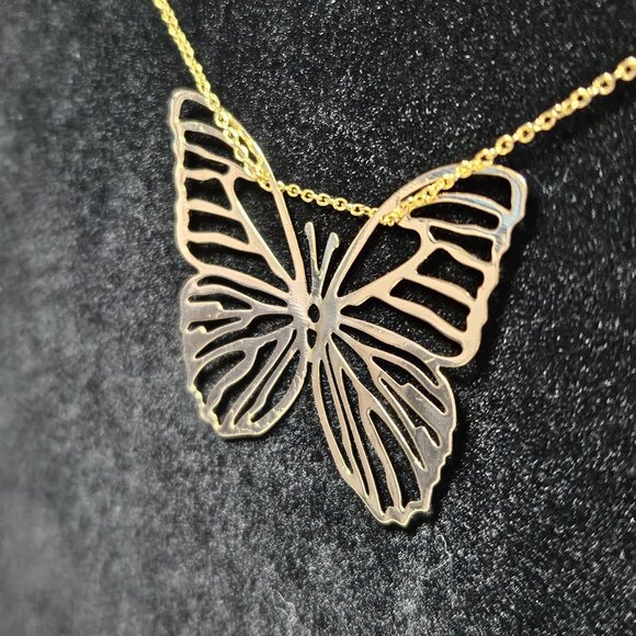 ***Final Sale*** Gold tone filigree butterfly pendant necklace - Picture 5 of 14